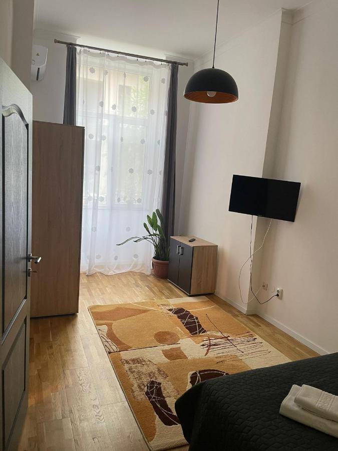 Central Apartment With 2 Bedrooms And 2 Bathrooms Орадя Экстерьер фото